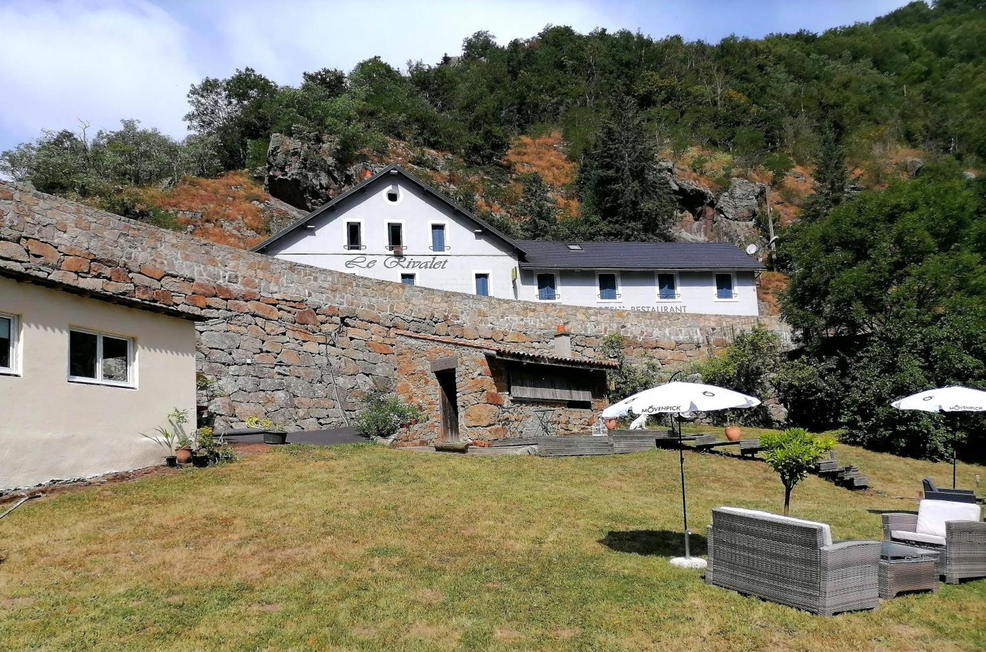 Hotel Le Rivalet Montaigut-le-Blanc  Exterior foto